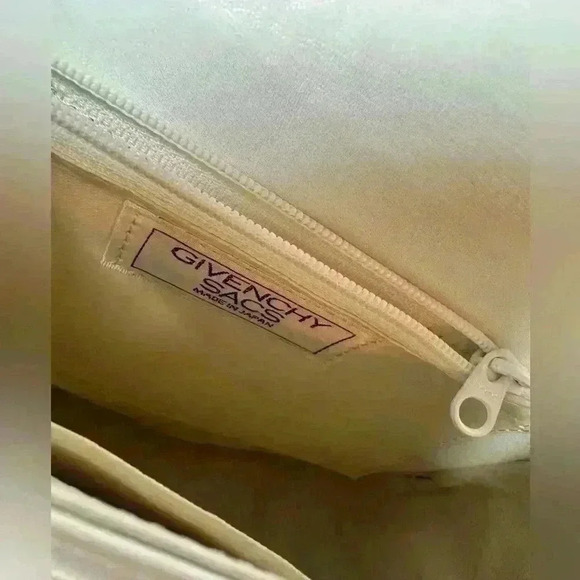 Authentic GIVENCHY vintage Shoulder bag flap gold hardware - Picture 11 of 15